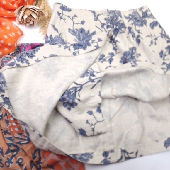 Talbots Beige Blue Floral Wrap Skirt Sz 12p - Picture 7 of 10